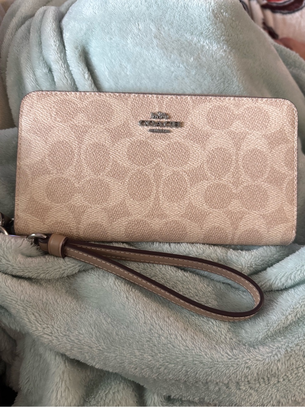 NWT Coach Long Zip Around Wristlet Wallet in Signature Canvas SV/Tan/Taupe